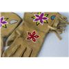 Image 5 : Indigenous Beaded Gloves