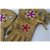 Image 6 : Indigenous Beaded Gloves