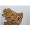 Image 7 : Indigenous Beaded Gloves