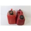 Image 2 : (2) Plastic Gas Cans (5L & 4.7L)