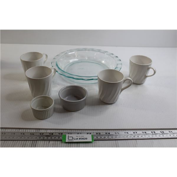 Pyrex 9.5" Pie Dish, (4) Mugs, (2) Ramekins