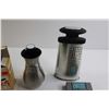 Image 2 : Assorted Kitchen Supplies