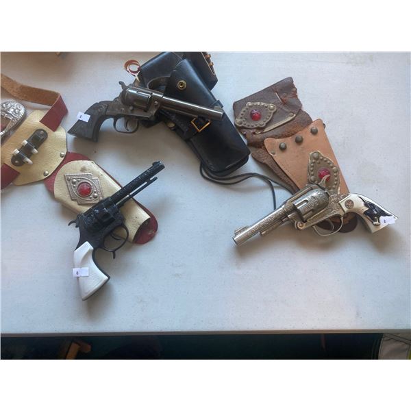 Daisy Capgun Set Of Western Style Capguns With Leather Holsters