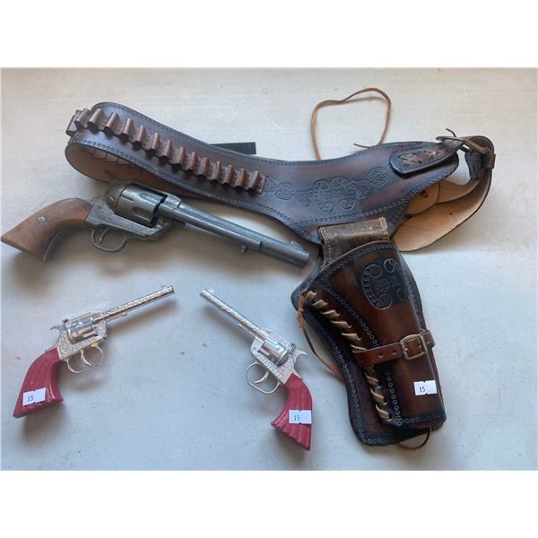 Replica 6 Shooter Wth High Quality Leather Holster And Small Capguns