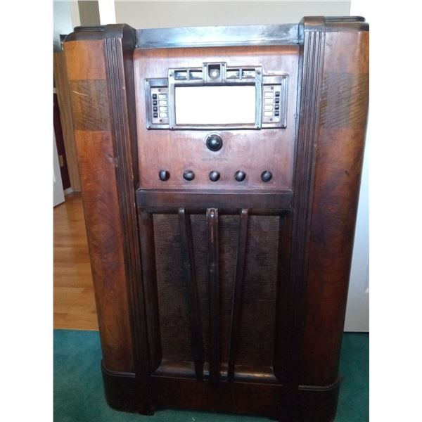 Large Wooden Antique General Electric Radio MO: F-127 28L x 14D x 43T ( Untested)