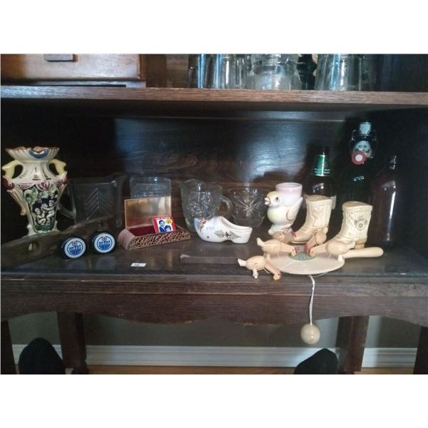 Assortment Of Vintage Kitchen Collectables