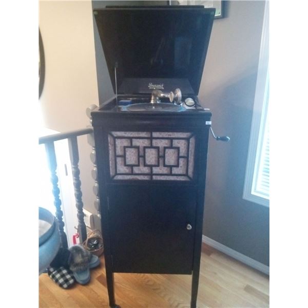 Brunswick Gramaphone 19 x 21D x 46T With Collection Of Records