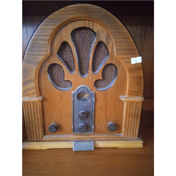 Thomas Collectors Vintage Style Reproduction Radio