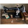 Image 3 : Antique Singer Sewing Machine Desk MO:JA905100