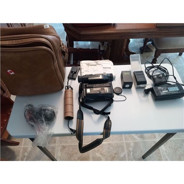 Sanyo 8mm Cam Corder MO:60901107 With Accessories