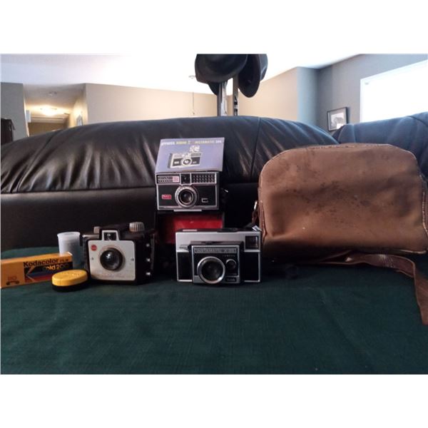 Set Of Kodak Camera Instamatic x-35, With Kodak Instamatic 304, Kodak Brownie Holiday Flash Camera