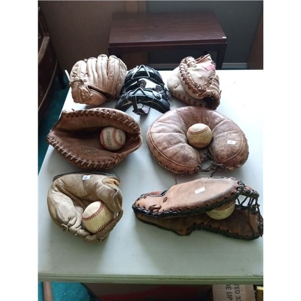 Collection Baseball Mitts