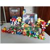 Image 1 : Large Assortment Of Vintage And Modern M&M Collectables