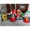 Image 1 : Large Assortment Of Vintage And Modern M&M Collectables