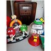 Image 4 : Large Assortment Of Vintage And Modern M&M Collectables