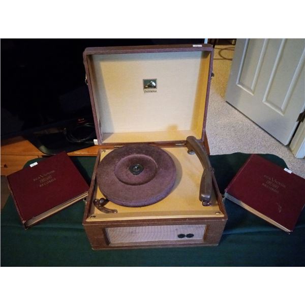 Vintage Portable Victrola MO:1427 With Two Books Of 45 Records