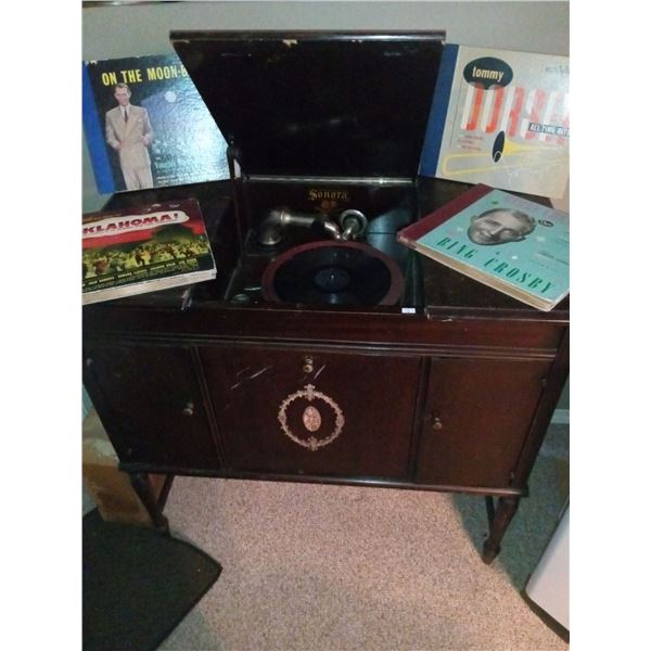 Vintage Senora Charles Culross Record Player With Records