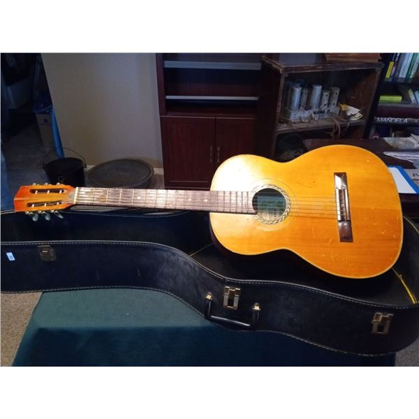 Suzuki Acoustic Guitar No.14 In Case
