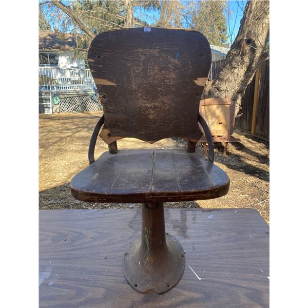 Antique Shoe Makers Chair Chair With Metal Base