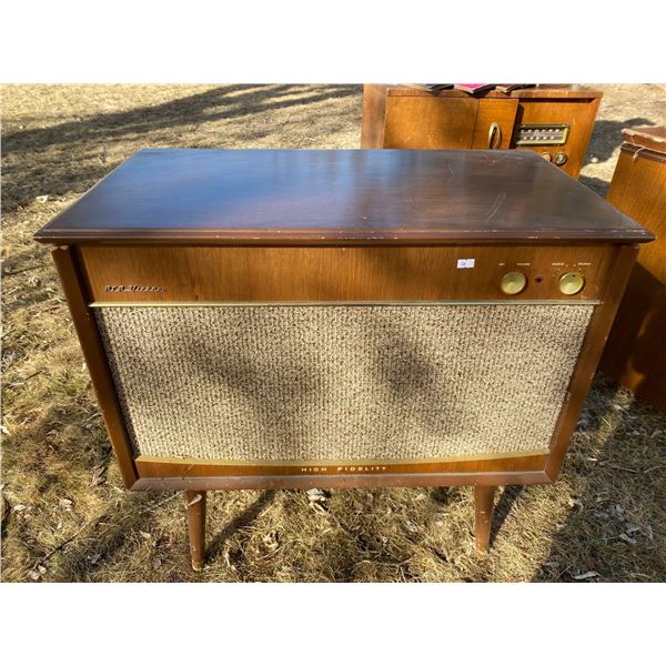 RCA VictorRecord Player With Assorted Records MO:HFC390