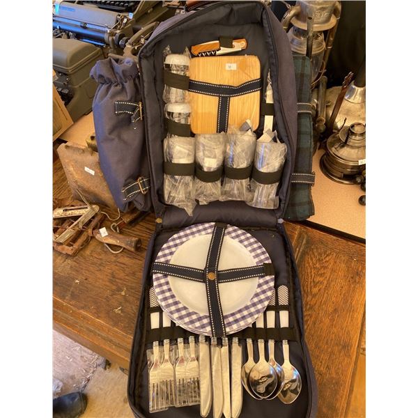 Brand New Complete Vintage Picnic Set
