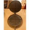 Image 2 : Antique Cast Iron waffle Maker