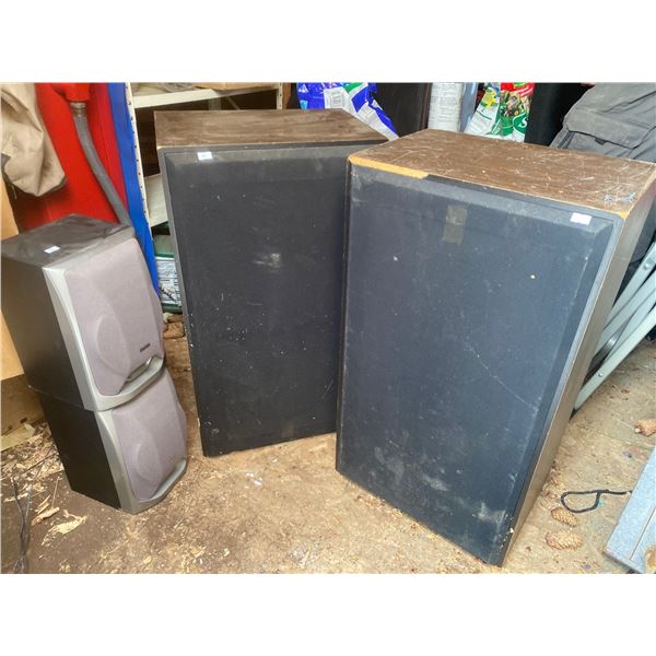 Two Large Standing Speakers MO:LE-102 And Sanyo Speaker System MO:SX-F190