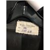 Image 2 : 3 BLACK TAILCOATS COSTUMES