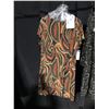 Image 3 : 2 70'S PATTERNED WOMEN'S TOPS, DAILY RENTAL $65.00