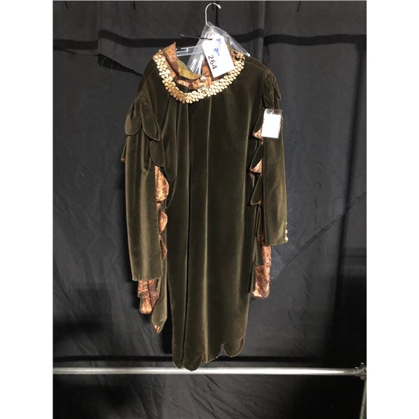 MEN'S GREEN AND GOLD MEDIEVAL KNIGHTS TUNIC ROBE, DAILY RENTAL $105.00