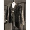 Image 2 : 2 FAUX FUR GREY AND BLACK SHAWLS