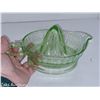 Image 8 : Gorgeous Uranium Depression Glass Citrus Juicer Large