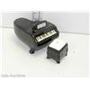 Image 2 : Grand Piano & Stool Salt & Pepper Shaker Set