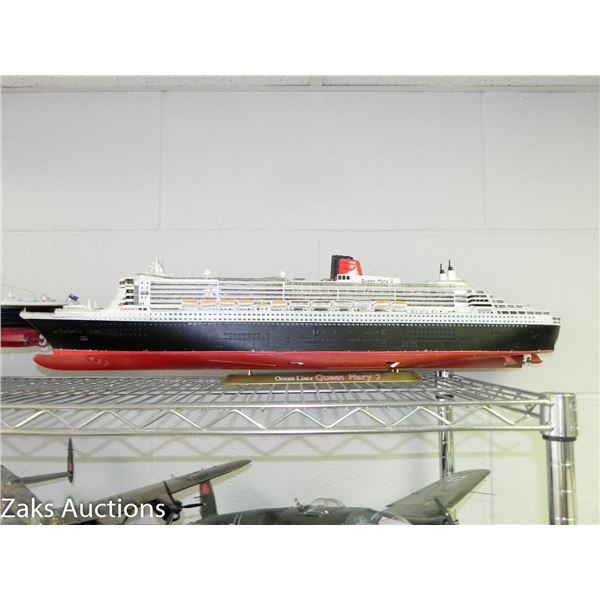 Ocean Liner Queen Mary 2 Model Ship