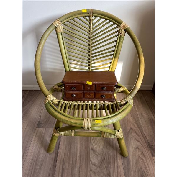 Children's Wicker/Bamboo Chair 20Wx18.5Dx21H  With Jewelry Box
