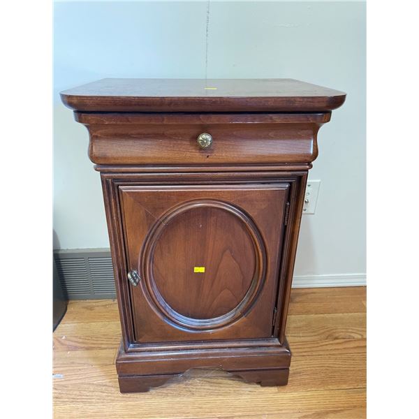 Lexington Night Stand 18Lx14Dx27.5H