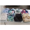 Image 1 : LOT DE 8 ENSEMBLES DE PYJAMAS POUR FEMMES