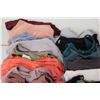 Image 2 : LOT DE 25 CHANDAILS POUR FEMMES