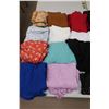 Image 10 : LOT DE 136 VÊTEMENTS POUR FEMMES