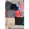 Image 17 : LOT DE 136 VÊTEMENTS POUR FEMMES