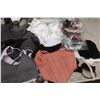 Image 3 : LOT DE 45 VÊTEMENTS POUR FEMMES