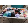 Image 1 : LOT DE 37 VÊTEMENTS POUR FEMMES ASST