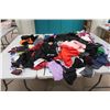 Image 2 : LOT DE 200+ CHANDAILS POUR FEMMES ASST