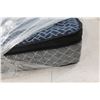 Image 2 : MATELAS KING KINGSDOWN 76"x79"x13" -NEUF