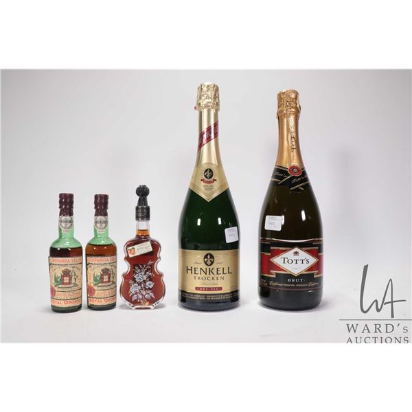 Two bottles of sparkling wine including Henkell Trocken, Tott's Brute plus two 9cl Royal Oporto and 