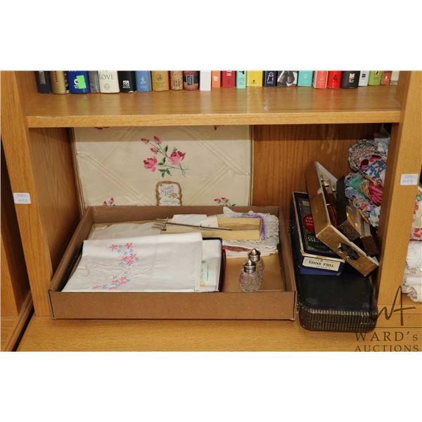 Shelf lot of linen including boxed Irish linen, boxed table knives, horn steak knives, carving set e