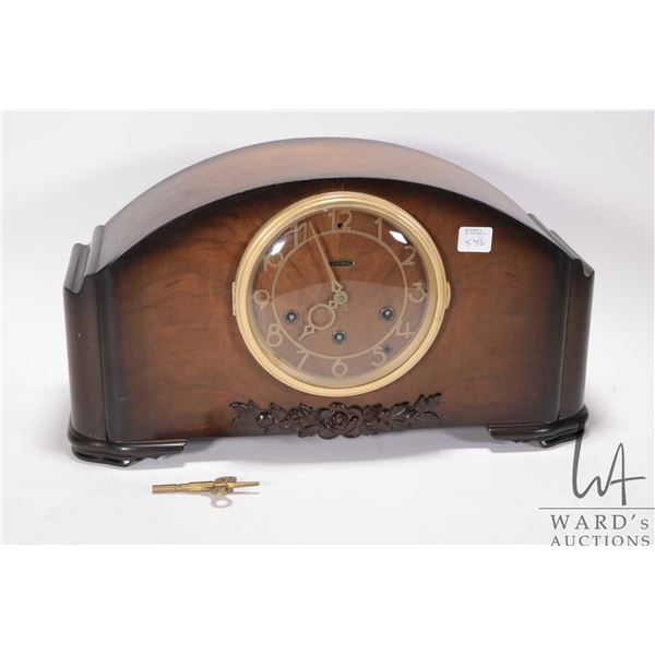 Mid 20th century Seth Thomas chiming mantle clock in walnut case, working at time of catalolguing, i