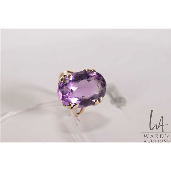 14kt yellow gold and oval cut faceted amethyst gemstone ring, size 2.5