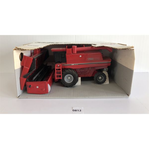 ERTL CASE INTERNATIONAL DIECAST COMBINE - 1:32 SCALE 