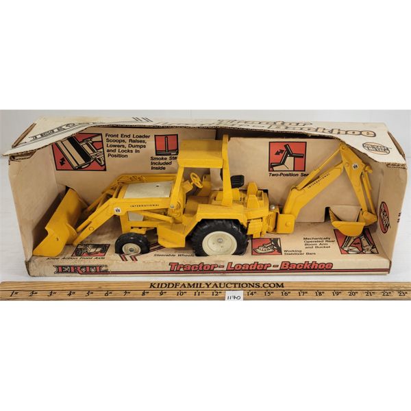 ERTL IH DIECAST TRACTOR/LOADER/BACKHOE - 1:16 SCALE 